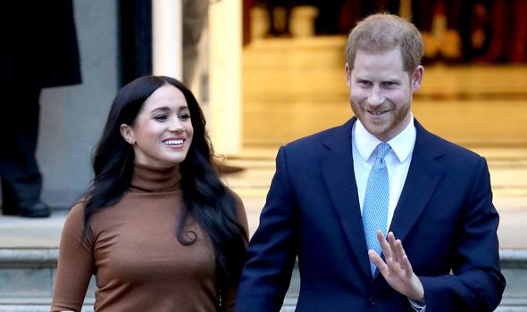 Vợ chồng Meghan Markle và Harry bị tố 'thất hứa' khi vẫn dùng tước hiệu Hoàng gia trước đây của mình sau khi đã dứt áo ra đi