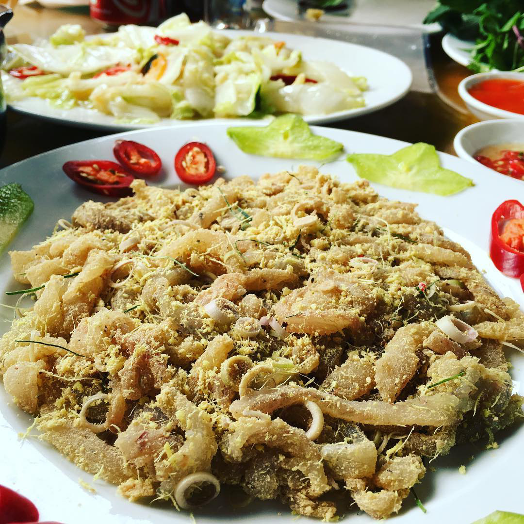 Món gỏi “cầu kỳ” nhất Việt Nam: Từ tên gọi, nguyên liệu đến cách thưởng thức đều phức tạp, có tiền chưa chắc ăn được - Ảnh 3. Món gỏi “cầu kỳ” nhất Việt Nam: Từ tên gọi, nguyên liệu đến cách thưởng thức đều phức tạp, có tiền chưa chắc ăn được - Ảnh 3.