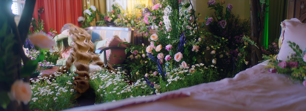 Mỗi lần AMEE comeback l&agrave; một vũ trụ kh&aacute;c nhau: vương quốc tr&ograve; chơi ảo diệu, thế giới cổ t&iacute;ch huyền b&iacute;, c&aacute; biệt c&oacute; một vũ trụ hơi sai sai? - Ảnh 17.