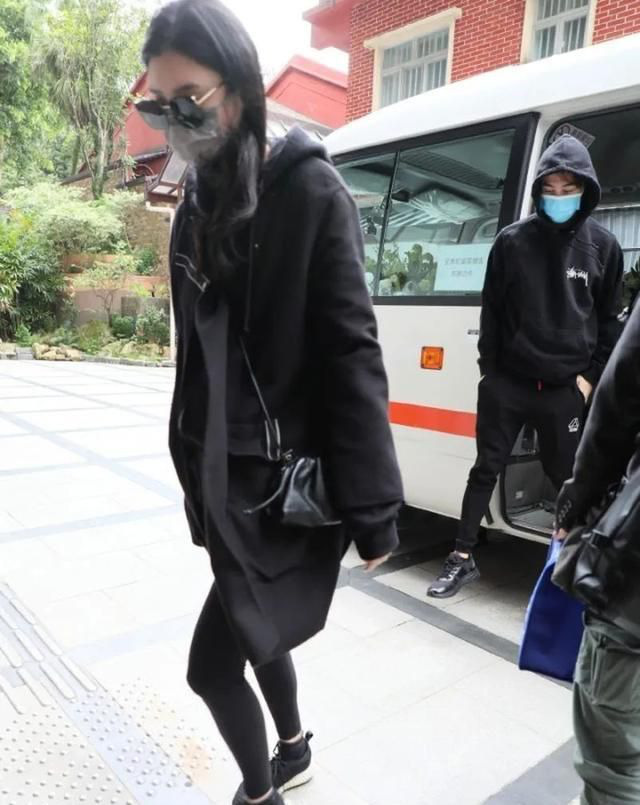 Sau 21 ng&agrave;y Vua s&ograve;ng b&agrave;i Macau qua đời: Mỗi người một t&acirc;m trạng, con g&aacute;i &uacute;t b&agrave; Cả suy sụp, con g&aacute;i thứ 7 l&agrave;m đẹp sau khi kết th&uacute;c tuần thất 3 - Ảnh 3.