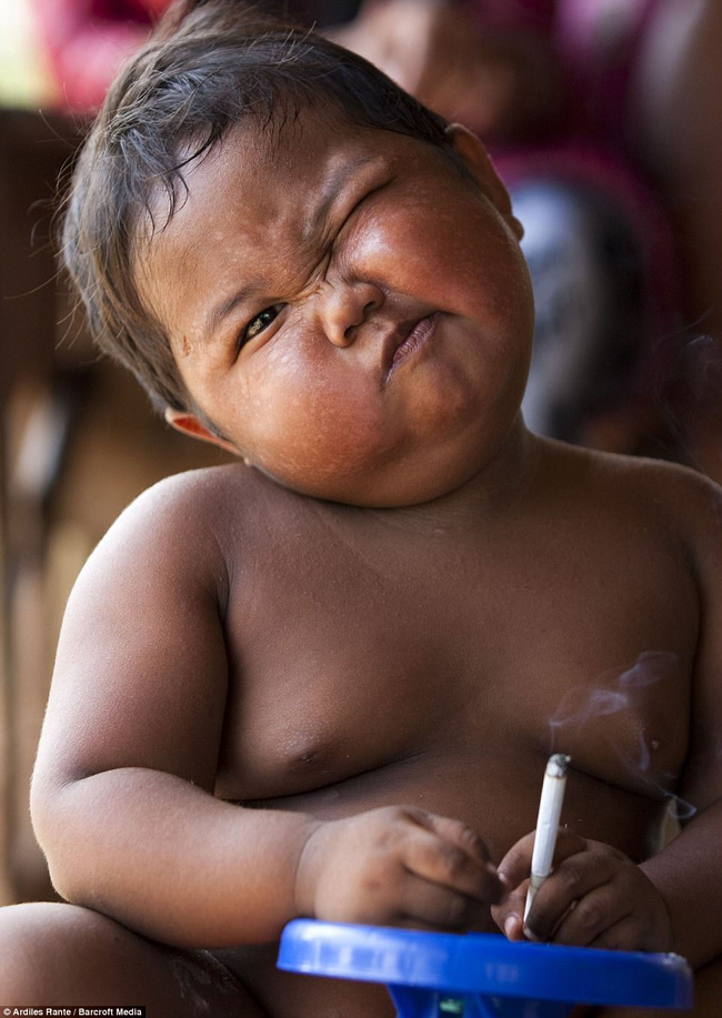 7 năm tuổi ấu thơ cơ cực của cậu bé hút 40 điếu thuốc lá mỗi ngày, bị ví là nô lệ tí hon của thuốc lá và hành trình tìm lại chính mình khiến cả thế giới kinh ngạc - Ảnh 6.