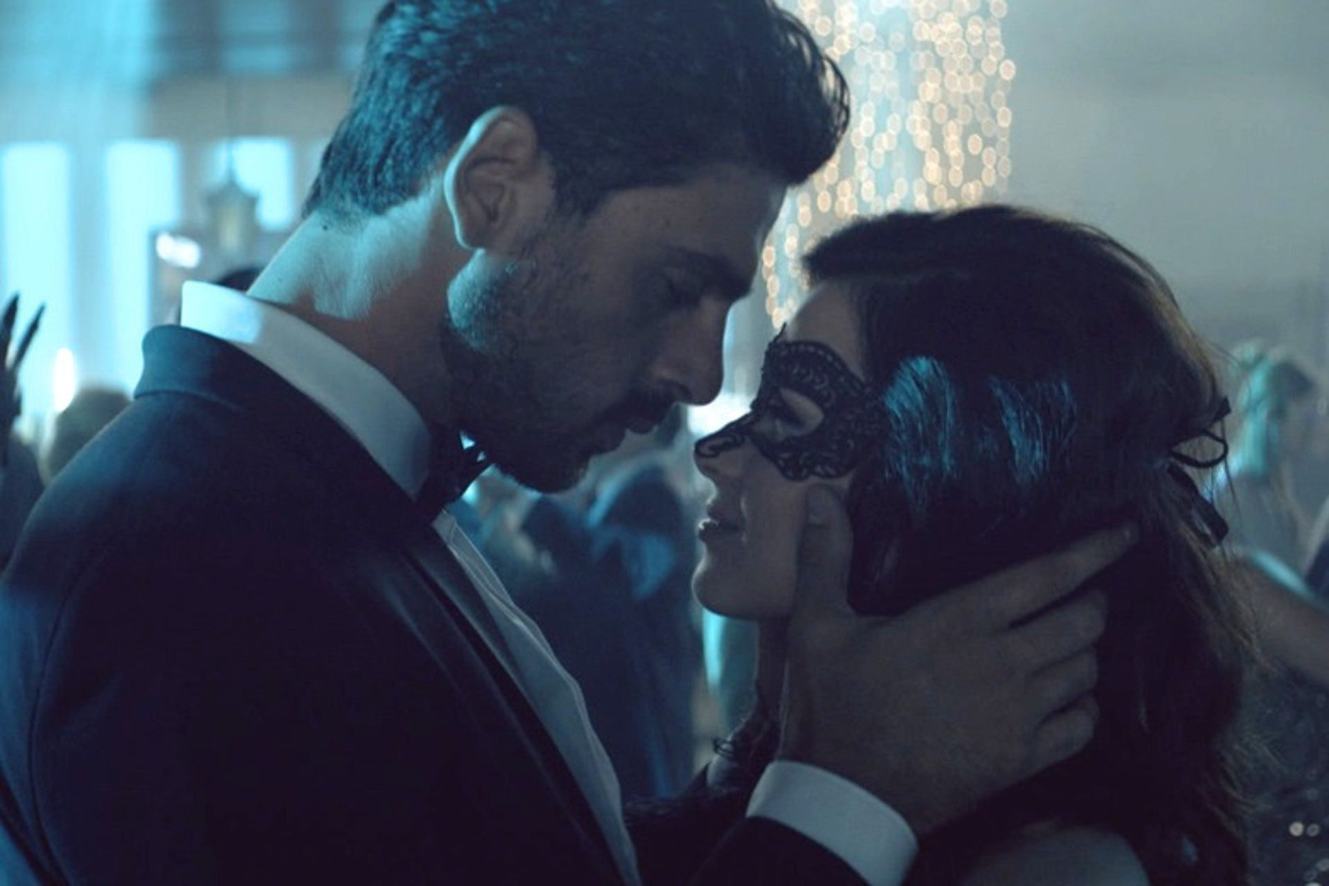 13 lý do 365 DAYS là thảm họa top 1 trending tệ nhất Netflix: Cốt truyện cộc lốc, cảnh nóng làm mồi - Ảnh 9. 13 lý do 365 DAYS là thảm họa top 1 trending tệ nhất Netflix: Cốt truyện cộc lốc, cảnh nóng làm mồi - Ảnh 9.