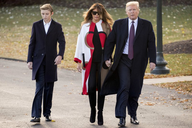 Minh chứng cho thấy hoàng tử Nhà Trắng Barron Trump giống cha như 2 giọt nước, thừa hưởng nhan sắc thời trẻ của Tổng thống Mỹ - Ảnh 6.