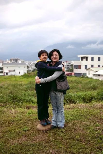 Bộ ảnh lồng ghép ấn tượng của bà mẹ đơn thân Đài Loan: Dành 17 năm ghi lại hành trình trưởng thành cùng con trai động lòng người - Ảnh 13.
