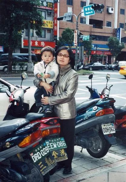 Bộ ảnh lồng ghép ấn tượng của bà mẹ đơn thân Đài Loan: Dành 17 năm ghi lại hành trình trưởng thành cùng con trai động lòng người - Ảnh 17.