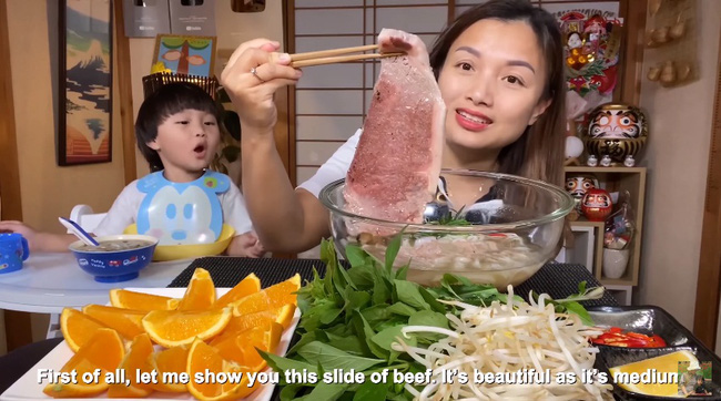 Quỳnh Trân JP gây tiếng vang lớn với vlog làm phở từ nguyên liệu phong phú gồm bò Kobe và nấm Truffle, 1 tô phở của cô bằng vài chục tô ở Việt Nam - Ảnh 5.