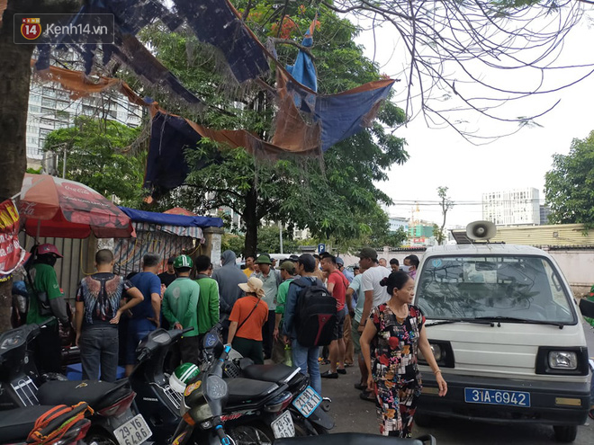 Hà Nội: Phát hiện thi thể nam thanh niên tử vong trong nhà vệ sinh công cộng cạnh Bến xe Mỹ Đình - Ảnh 3.