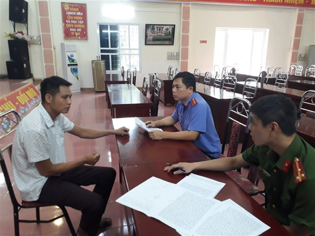 Vụ thầy gi&aacute;o l&agrave;m học sinh mang bầu, sinh con: Ngỏ &yacute; bồi thường rồi biệt t&iacute;ch khỏi địa phương - Ảnh 2.