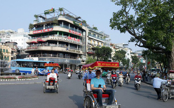 Có nên mạo hiểm đón khách quốc tế? - Ảnh 1.