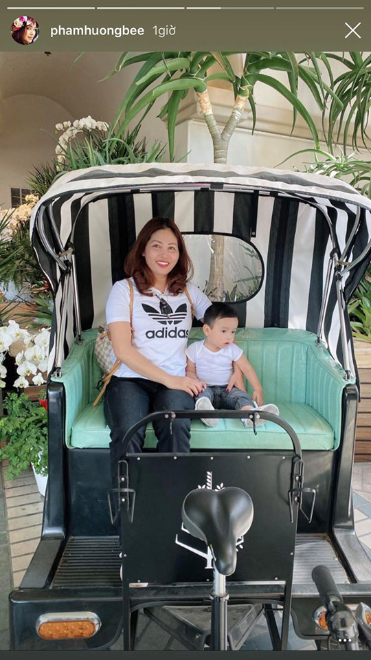 Chỉ qua m&oacute;n đồ hiệu gần nửa tỷ tặng mẹ, Phạm Hương kh&eacute;o chứng minh cuộc sống sang chảnh ở trời T&acirc;y - Ảnh 4.