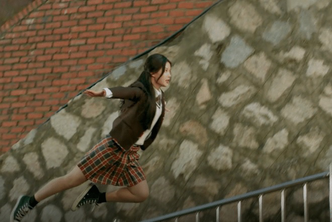 Loạt hiệu ứng kỹ xảo giả phát hờn ở phim Hàn: Hoang mang nhất là màn bay lượn như chim của Kim Yoo Jung - Ảnh 1.