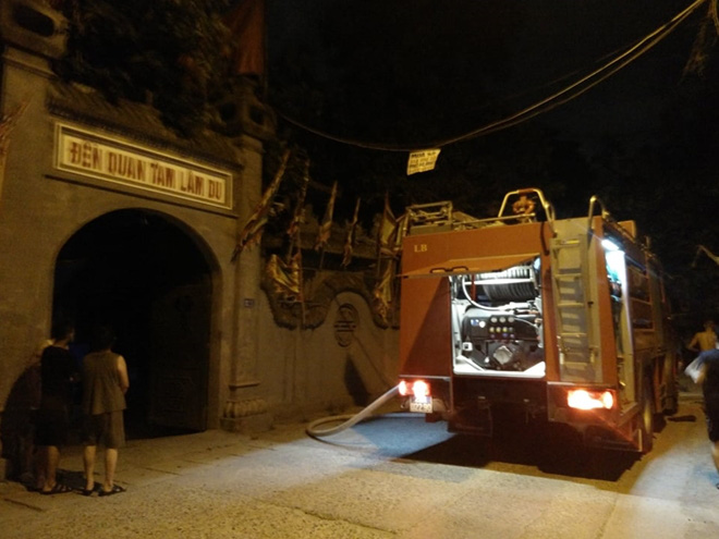 Ch&aacute;y đền Tam Quan L&acirc;m Du, Long Bi&ecirc;n - Ảnh 2.