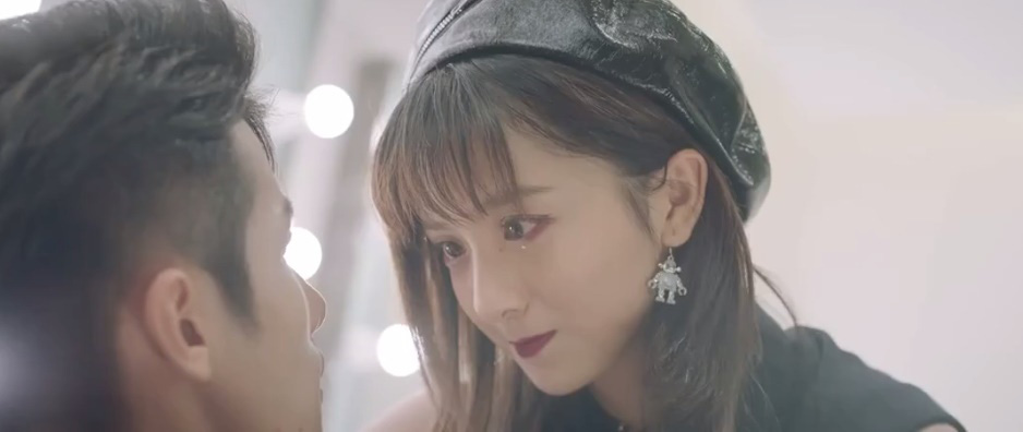 Lộ diện màn hôn quằn quại nhất màn ảnh Trung, netizen khoái chí: Anh chị tính nuốt nhau luôn hay gì - Ảnh 6. Lộ diện màn hôn quằn quại nhất màn ảnh Trung, netizen khoái chí: Anh chị tính nuốt nhau luôn hay gì - Ảnh 6.