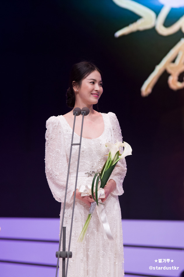 8 lần Song Hye Kyo gây nổ thảm đỏ, sự kiện: 2 dịp làm đám cưới sớm với Song Joong Ki, sau ly hôn lại lột xác ngỡ ngàng - Ảnh 20.