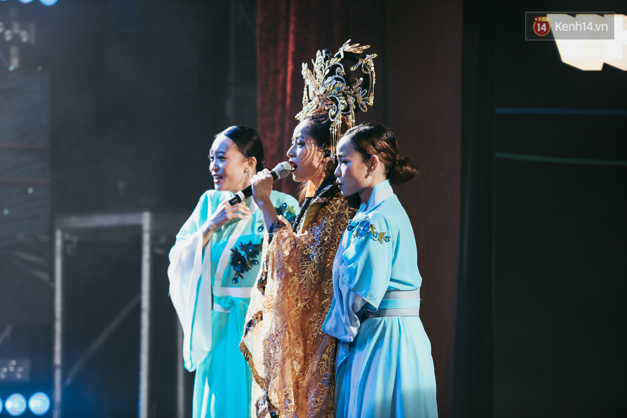 Sau sự cố lộ clip hát live chiếc ố, Chi Pu đã lấy lại phong độ khiến fan hú hét Hát hay quá! khi trình diễn Cung Đàn Vỡ Đôi - Ảnh 7. Sau sự cố lộ clip hát live chiếc ố, Chi Pu đã lấy lại phong độ khiến fan hú hét Hát hay quá! khi trình diễn Cung Đàn Vỡ Đôi - Ảnh 7.