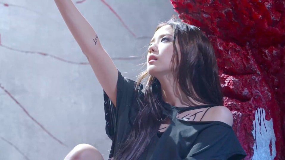 Chơi hơn hẳn 3 n&agrave;ng Black Pink c&ograve;n lại, chỉ ri&ecirc;ng Jisoo c&oacute; đến 7 h&igrave;nh xăm chất ngầu, từ vị tr&iacute; đến &yacute; nghĩa đều &ldquo;kịch độc&rdquo;  - Ảnh 3.