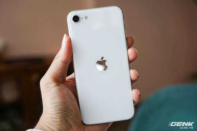 iPhone SE 2020 bị dìm với đánh giá chụp ảnh xấu hơn cả Xiaomi - Ảnh 1.