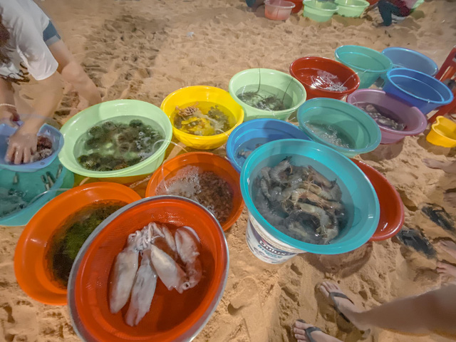 10h đặt vé máy bay, 14h đến Quy Nhơn, cô gái Hà Nội hoàn toàn bất ngờ vì chi phí rẻ, nước biển xanh ngắt, hải sản tươi rói, người dân vô cùng thân thiện - Ảnh 19.