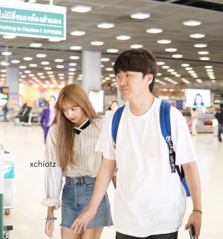 Lisa Manager Đau lòng loạt khoảnh khắc Lisa (BLACKPINK) bên quản lý lừa đảo: Từng ...