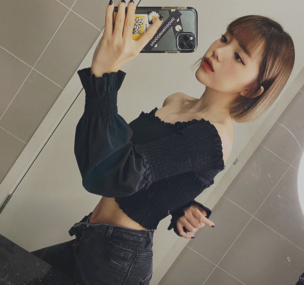 Cơ bụng 11 của Linh Ngọc Đàm đỉnh quá, diện crop top mà chuẩn không khác gì idol Hàn Quốc luôn! - Ảnh 5.