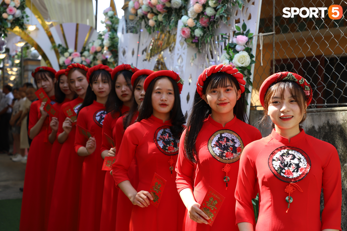 Xịn như Gấu, tậu lu&ocirc;n d&agrave;n tuyển thủ xuất sắc nhất lịch sử Li&ecirc;n Qu&acirc;n Mobile Việt Nam l&agrave;m đội b&ecirc; tr&aacute;p cho đ&aacute;m cưới khiến fan ph&aacute;t cuồng - Ảnh 12.