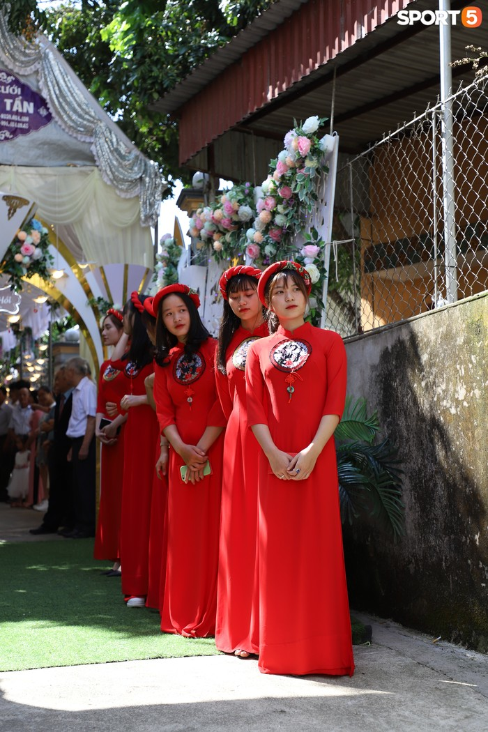 Xịn như Gấu, tậu lu&ocirc;n d&agrave;n tuyển thủ xuất sắc nhất lịch sử Li&ecirc;n Qu&acirc;n Mobile Việt Nam l&agrave;m đội b&ecirc; tr&aacute;p cho đ&aacute;m cưới khiến fan ph&aacute;t cuồng - Ảnh 13.