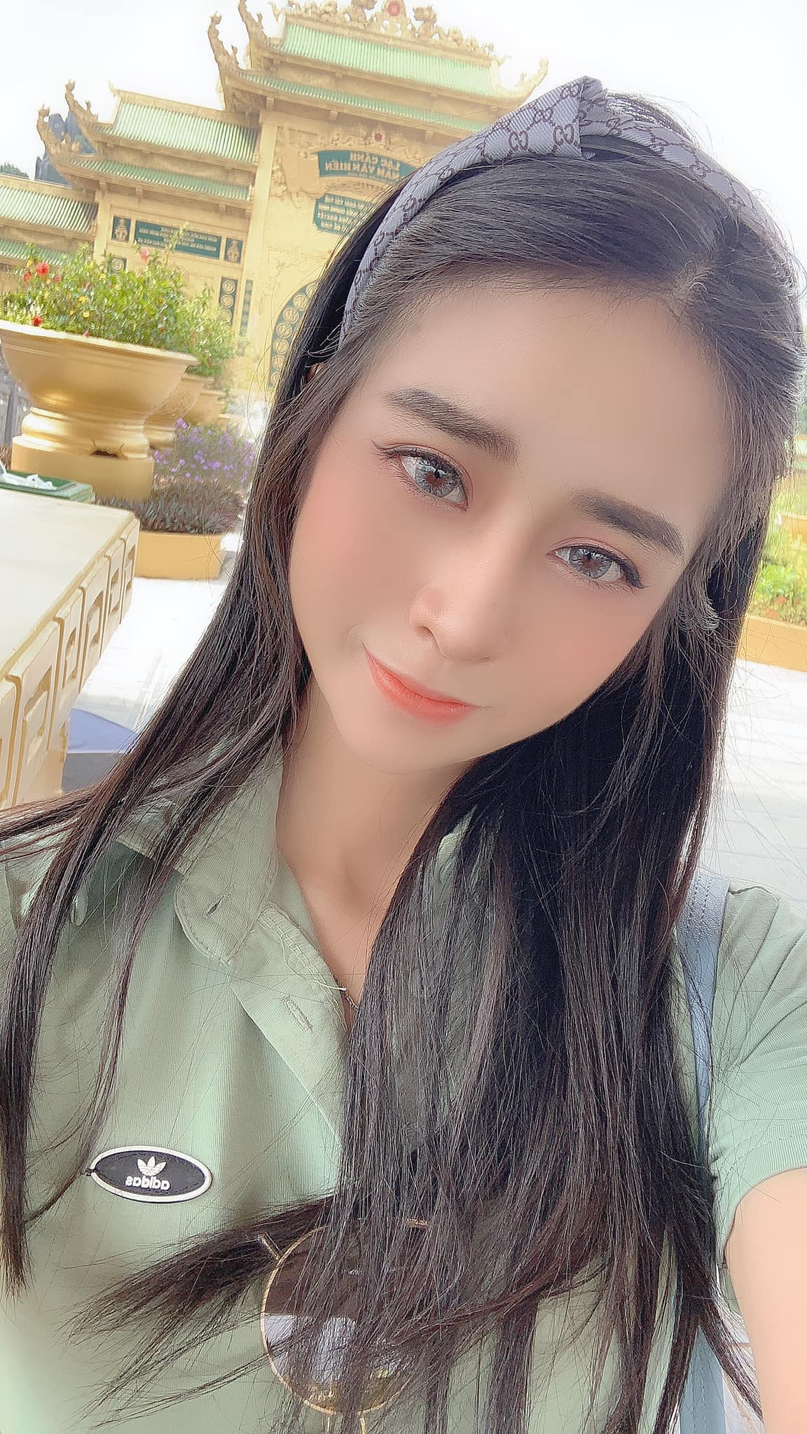 Bạn bè nhận ra bất ổn của diễn viên, ca sĩ Lynh Ly những ngày cuối đời: Mất ngủ, thay avatar đen, cố tỏ ra vui vẻ nhưng rất cô đơn và áp lực - Ảnh 1. Bạn bè nhận ra bất ổn của diễn viên, ca sĩ Lynh Ly những ngày cuối đời: Mất ngủ, thay avatar đen, cố tỏ ra vui vẻ nhưng rất cô đơn và áp lực - Ảnh 1.