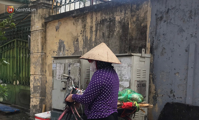 Người dân Hà Nội bàng hoàng kể lại giây phút công an giăng lưới bắt tội phạm truy nã đặc biệt nguy hiểm: “Phát hiện vụ việc tôi vội đóng hết cửa lại vì sợ nó chui vào nhà” - Ảnh 4.