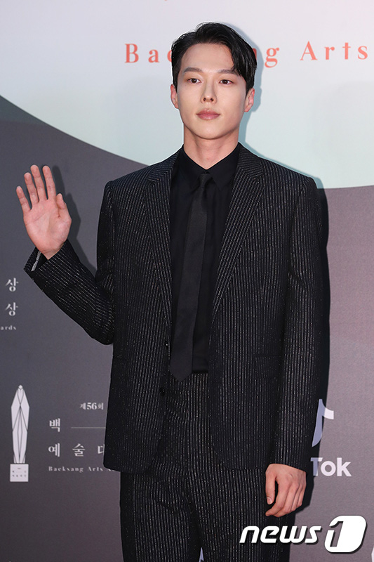 Siêu thảm đỏ Baeksang 2020: Son Ye Jin - Hyun Bin, Park Bo Gum - Suzy thái độ lạ, tiểu tam Thế giới hôn nhân lấn át cả IU, Seohyun - Ảnh 43.