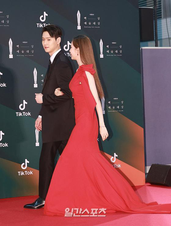 Couple Seohyun và tài tử Reply 1988 thành yếu tố bùng nổ bất ngờ trên thảm đỏ Baeksang, nhưng mặt em út SNSD sao thế này? - Ảnh 3.