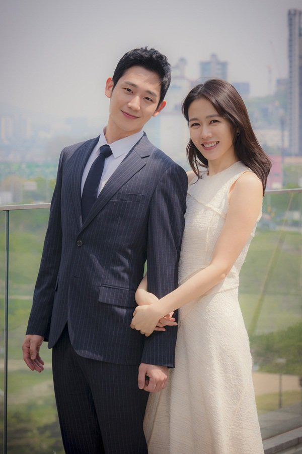 Tưởng tránh Hyun Bin để ra góc riêng với Jung Hae In, ai dè Son Ye Jin vẫn ngó lơ: Chân tình thiếu được nhưng chân mày thì không - Ảnh 6.