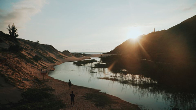 Đâu chỉ có hoa vàng trên cỏ xanh, Phú Yên còn tiềm ẩn vẻ đẹp mộc mạc gây say đắm lúc bình minh: Điểm đến cuối tuần cho những người thích sự yên bình - Ảnh 7.