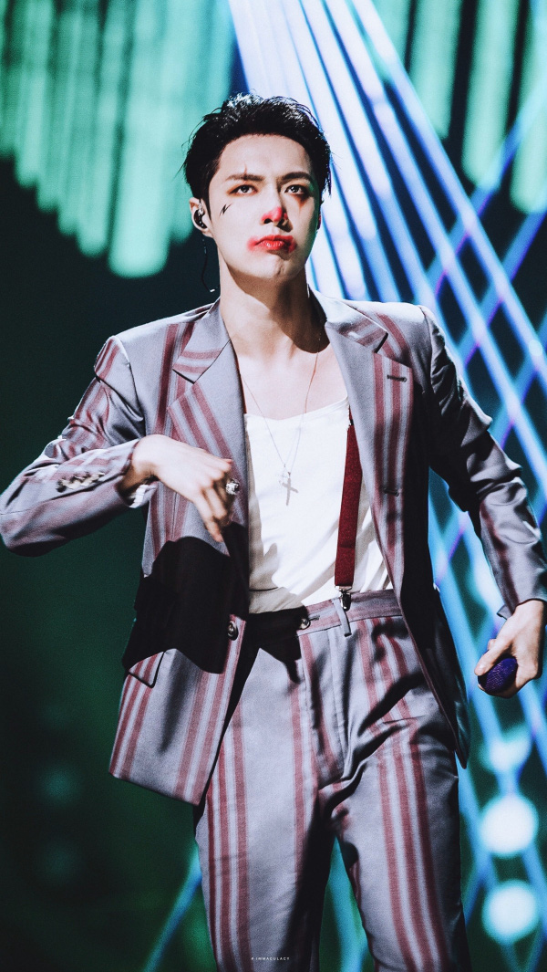 Đang y&ecirc;n đang l&agrave;nh tự nhi&ecirc;n ng&atilde; dập m&ocirc;ng, b&agrave;i h&aacute;t của th&agrave;nh vi&ecirc;n EXO c&oacute; g&igrave; hay m&agrave; Ngọc Trinh, Diệu Nhi, AMEE v&agrave; d&agrave;n sao Việt ngả rạp hết thế? - Ảnh 8.