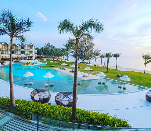 6 resort 5 sao sở hữu hồ bơi độc đáo bậc nhất đảo ngọc Phú Quốc đang có giá rẻ, giảm sâu đến không ngờ: Còn gì tuyệt hơn ngắm hoàng hôn, đắm mình trong làn nước xanh trong vắt - Ảnh 8.