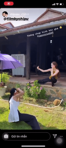 Chi Pu trong MV hi sinh gi&uacute;p đỡ ch&iacute;nh thất Ngọc Trinh thế n&agrave;o, th&igrave; ngo&agrave;i đời cũng ra sức chụp ảnh c&oacute; t&acirc;m cho pha tạo d&aacute;ng hết hồn của c&ocirc; chị như thế! - Ảnh 5.