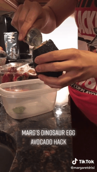 Hơn một nửa trong số ch&uacute;ng ta chắc chắn chưa biết những mẹo vặt bếp n&uacute;c cực hay n&agrave;y, nhờ TikTok m&agrave; giờ mới được &ldquo;khai s&aacute;ng&rdquo; - Ảnh 13.