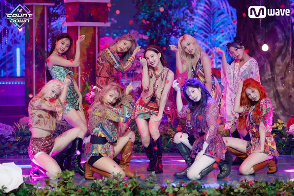 TWICE lập cú đúp cực gắt: Lần đầu tiến vào BXH danh giá nhất Billboard, doanh số album khủng sánh ngang BTS, EXO, tiễn IZ*ONE ra chuồng gà - Ảnh 10.