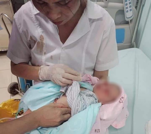 Công an đã tìm thấy người mẹ bỏ rơi bé sơ sinh dưới hố gas, không để lại cho con 1 mảnh vải che thân dưới cái nóng 40 độ C suốt 3 ngày - Ảnh 3.