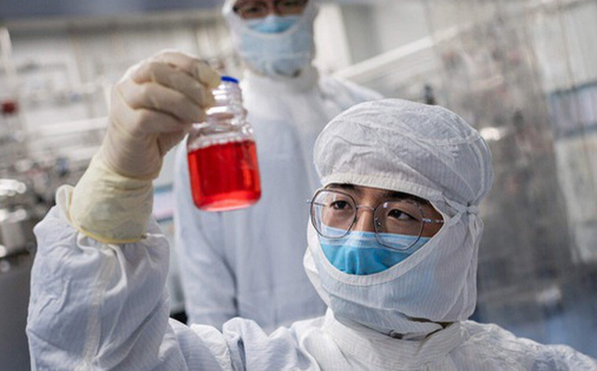 Bất ngờ thông tin Trung Quốc có vaccine sử dụng khẩn cấp trong vài tháng tới - Ảnh 1.