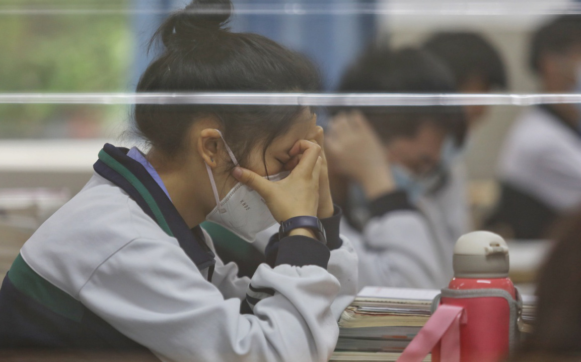 Kỳ thi đại học khốc liệt nhất thế giới sắp diễn ra ở Trung Quốc khủng khiếp đến mức nào?