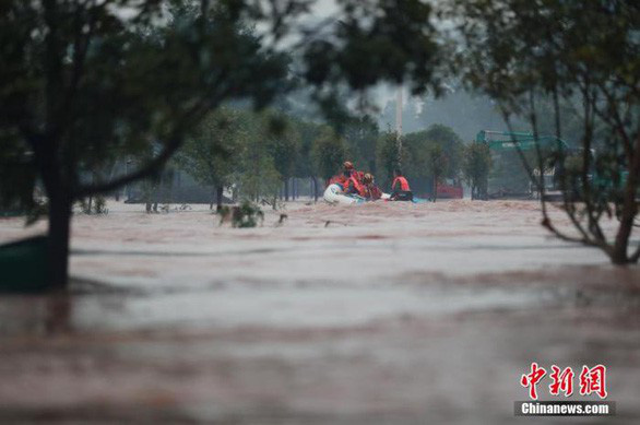 Tình hình mưa lũ tại Trung Quốc tiếp tục diễn biến phức tạp - Ảnh 1.