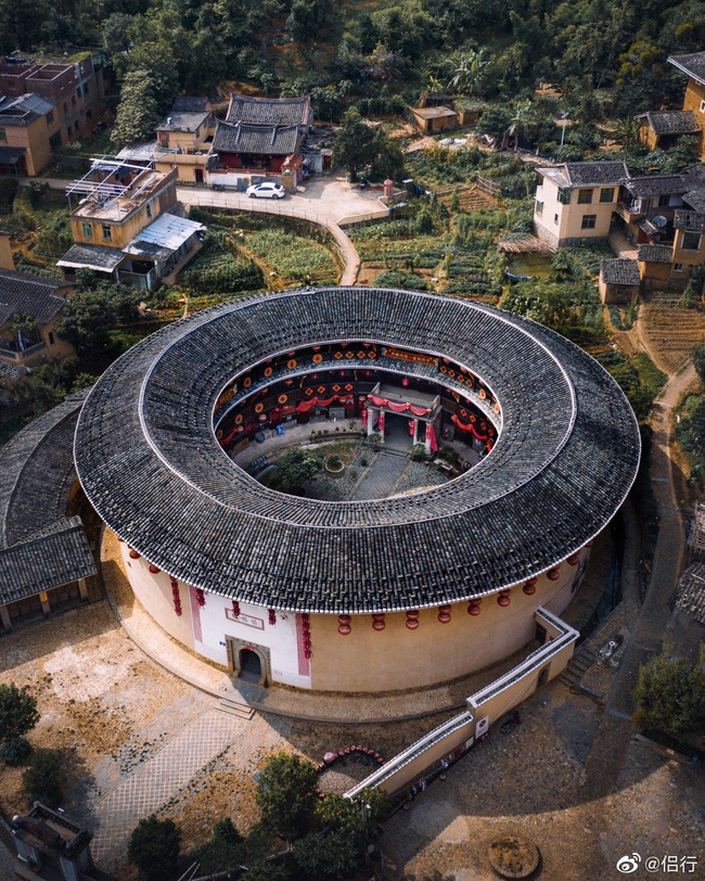 Mãn nhãn với hóa thạch sống của kiến trúc cổ Trung Hoa: Khu chung cư đất nung lớn nhất thế giới, là một kiệt tác sáng tạo của văn hóa xưa - Ảnh 2.