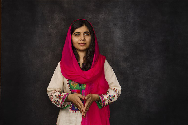 Malala Yousafzai: Cô gái hồi sinh ngoạn mục sau khi bị bắn vào đầu năm 15 tuổi và trở thành biểu tượng toàn cầu cho giáo dục nữ giới  - Ảnh 1.