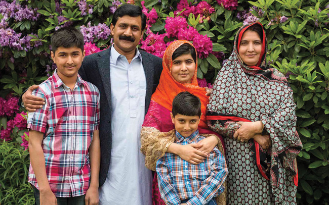 Malala Yousafzai: Cô gái hồi sinh ngoạn mục sau khi bị bắn vào đầu năm 15 tuổi và trở thành biểu tượng toàn cầu cho giáo dục nữ giới  - Ảnh 3.