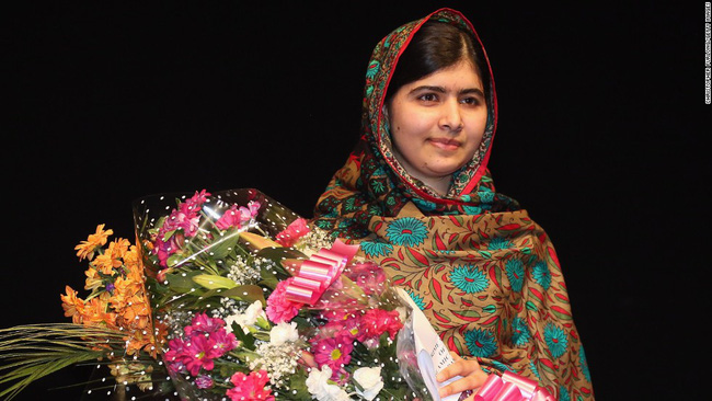 Malala Yousafzai: Cô gái hồi sinh ngoạn mục sau khi bị bắn vào đầu năm 15 tuổi và trở thành biểu tượng toàn cầu cho giáo dục nữ giới  - Ảnh 4.