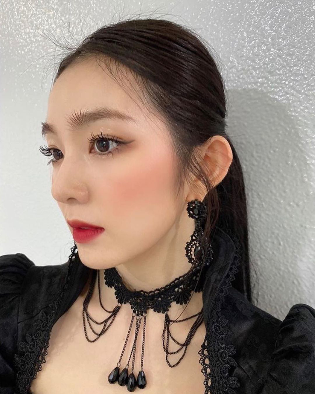 Stylist Red Velvet “lên tay”: Chế áo cho Irene mặc sexy, quý tộc “ăn đứt” người mẫu hãng - Ảnh 4.