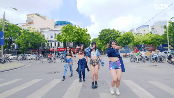 Giới trẻ Việt đổ xô lên phố đi bộ dance cover hit BLACKPINK: Quá nhiều và quá chất làm fan quốc tế ghen tị, còn khẳng định như xem concert! - Ảnh 21.