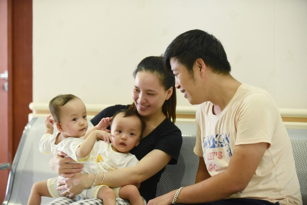 Gi&aacute;m đốc BV Nhi đồng Th&agrave;nh phố: Xin đấng tạo ho&aacute; khai sinh ra 2 con một lần nữa với nguy&ecirc;n vẹn h&igrave;nh h&agrave;i - Ảnh 1.