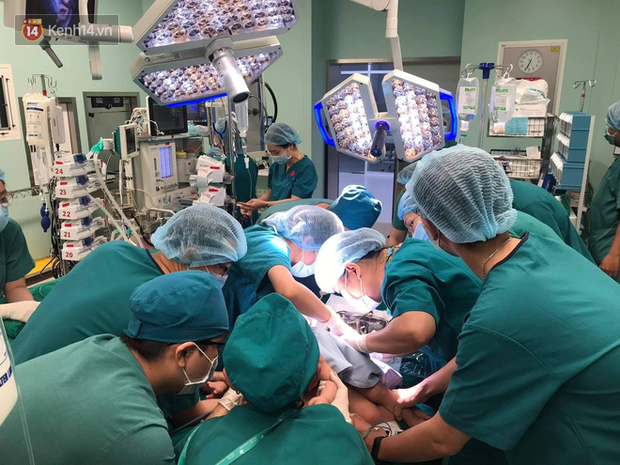 Gi&aacute;m đốc BV Nhi đồng Th&agrave;nh phố: Xin đấng tạo ho&aacute; khai sinh ra 2 con một lần nữa với nguy&ecirc;n vẹn h&igrave;nh h&agrave;i - Ảnh 3.