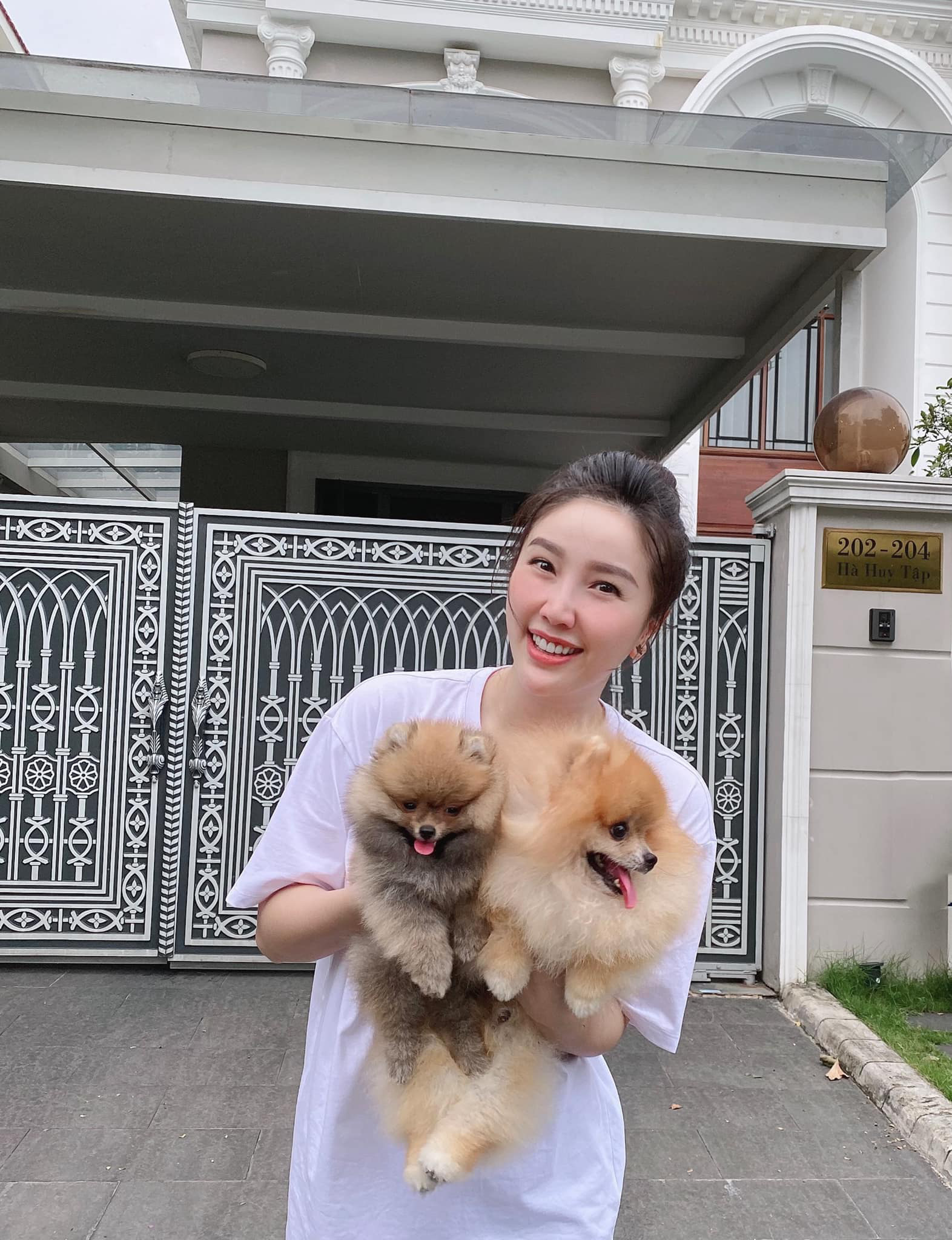 Mặt đầy đặn lại lộ bụng lùm lùm hẳn, Bảo Thy dính tin đồn mang thai con đầu lòng với đại gia Phan Lĩnh - Ảnh 4. Mặt đầy đặn lại lộ bụng lùm lùm hẳn, Bảo Thy dính tin đồn mang thai con đầu lòng với đại gia Phan Lĩnh - Ảnh 4.